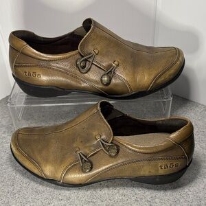 Taos Footwear women's Tan Leather Slip-Ons size 8. Fc2‎